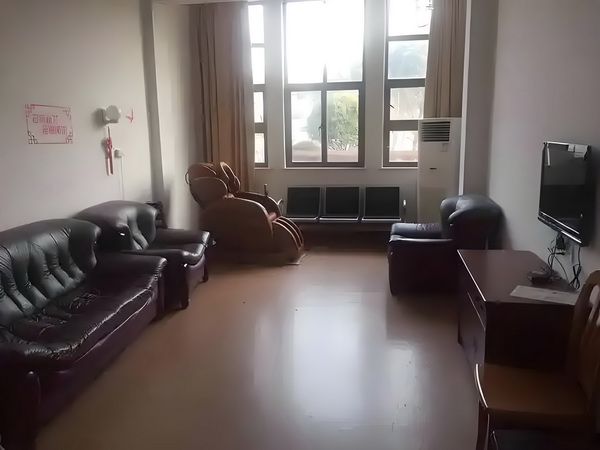 嫣然斗遍六宫妃：闲步烟云